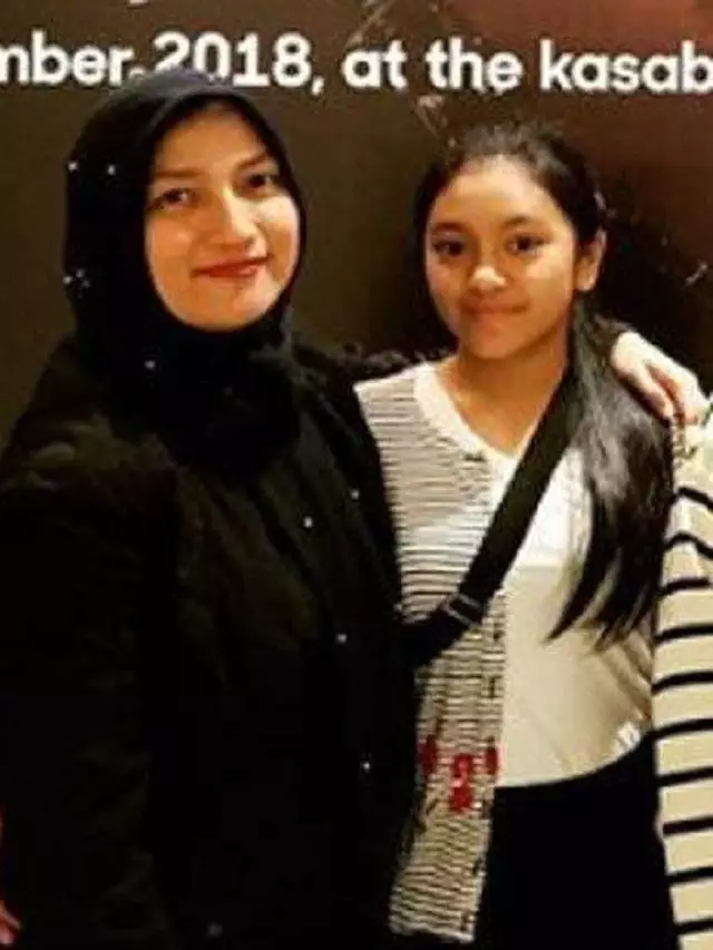 potret lawas Alleia bareng ibu Berbagai sumber potret lawas Alleia bareng ibu Berbagai sumber