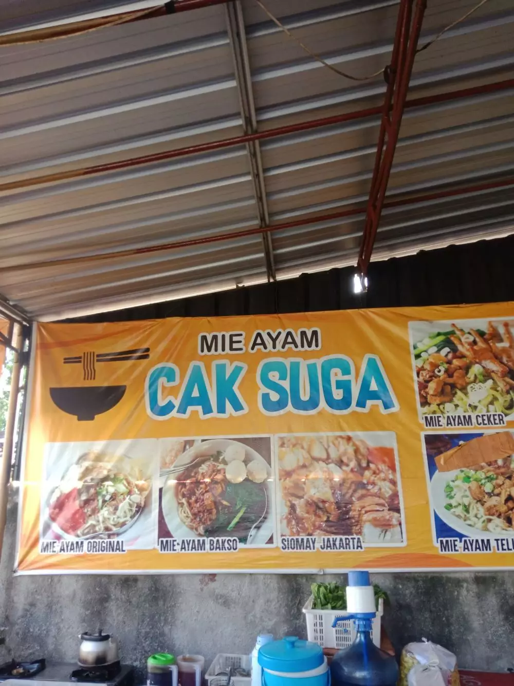 spanduk warung pakai nama idol © Twitter spanduk warung pakai nama idol © Twitter