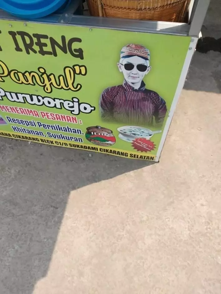 spanduk warung pakai nama idol © Twitter spanduk warung pakai nama idol © Twitter