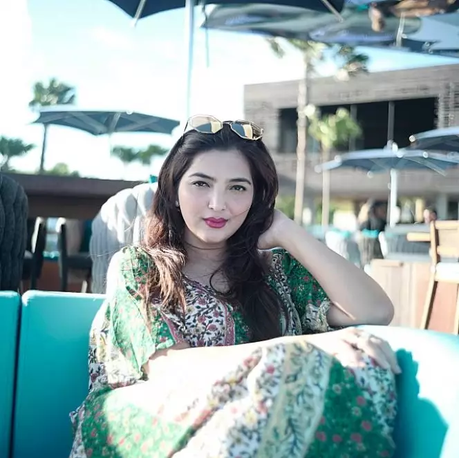 gaya seleb kenakan daster saat liburan © instagram