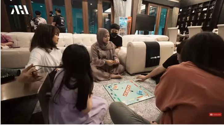 Potret akrab Fuji dengan keluarga besar Aurel Hermansyah Instagram