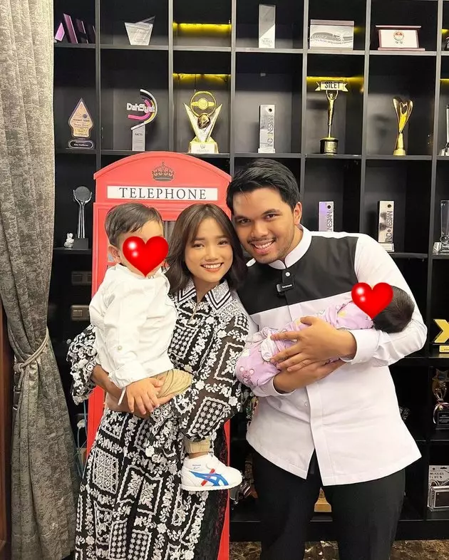 Thariq Halilintar momong Gala Berbagai sumber Thariq Halilintar momong Gala Berbagai sumber