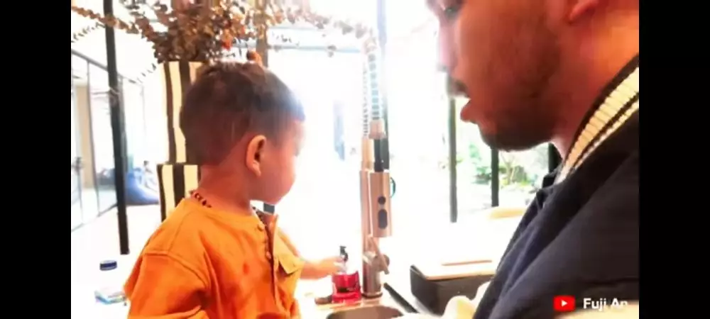 Thariq Halilintar momong Gala Berbagai sumber Thariq Halilintar momong Gala Berbagai sumber