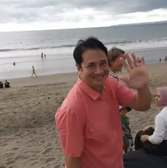 momen pertemuan Ferry Irawan dan mantan suami Venna © berbagai sumber momen pertemuan Ferry Irawan dan mantan suami Venna © berbagai sumber