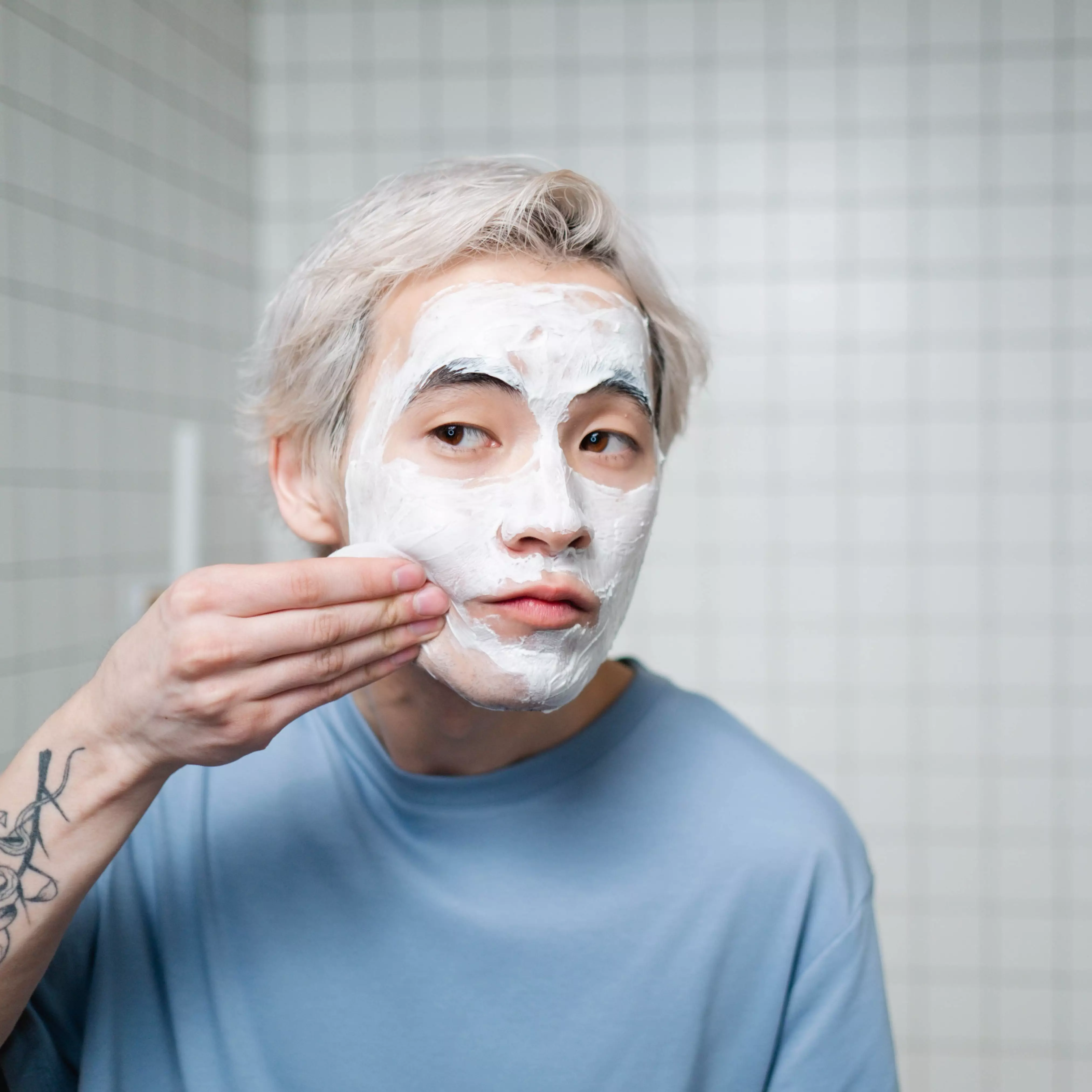 7 Rekomendasi masker wajah pria di Indomaret di bawah Rp 50 ribu