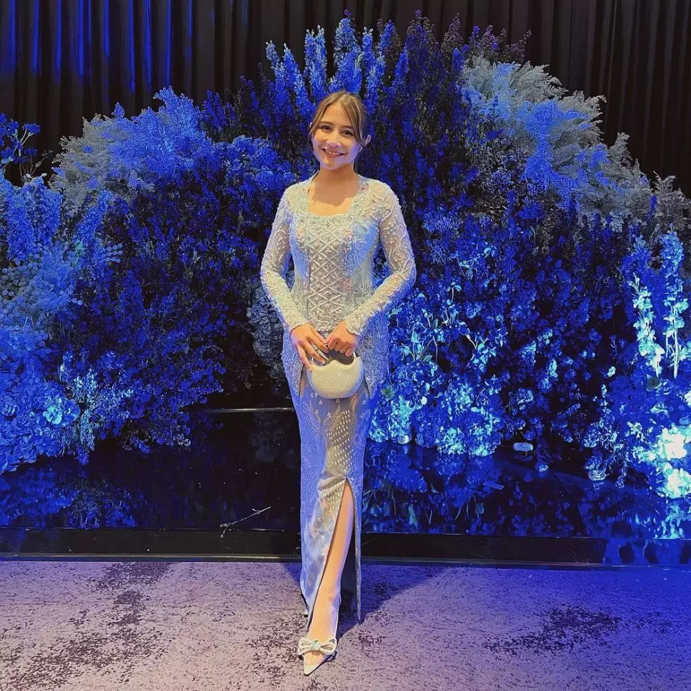 Gaya kondangan Prilly Latuconsina © Instagram