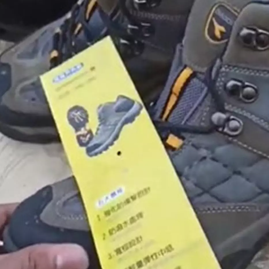 TKI ini tunjukkan tempat mulung di Taiwan, dapat barang-barang branded