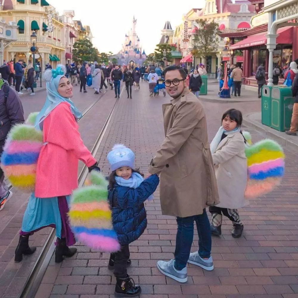 gaya Shandy Purnamasari liburan di Paris © Instagram