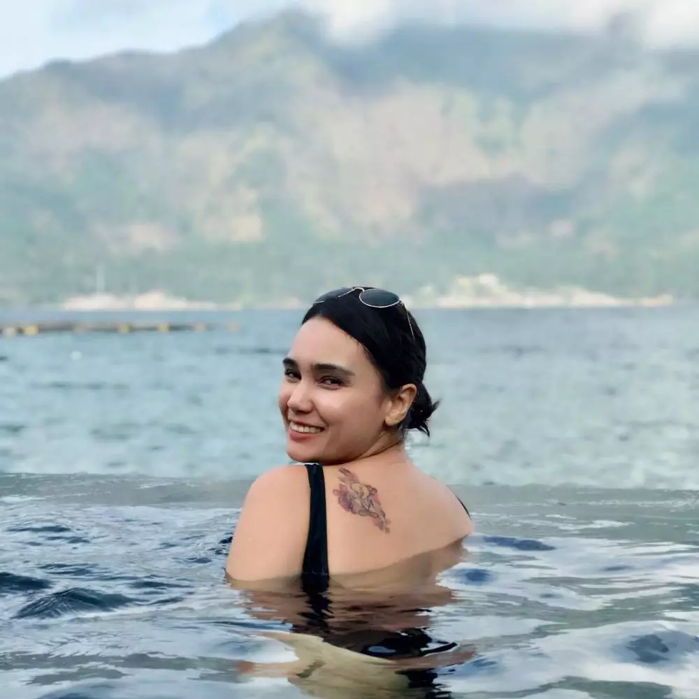 penampakan tato seleb di punggung © instagram