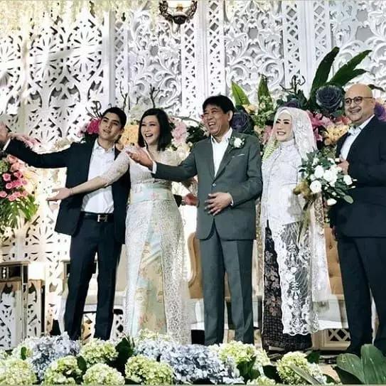 gaya seleb di pernikahan kakak © instagram gaya seleb di pernikahan kakak © instagram