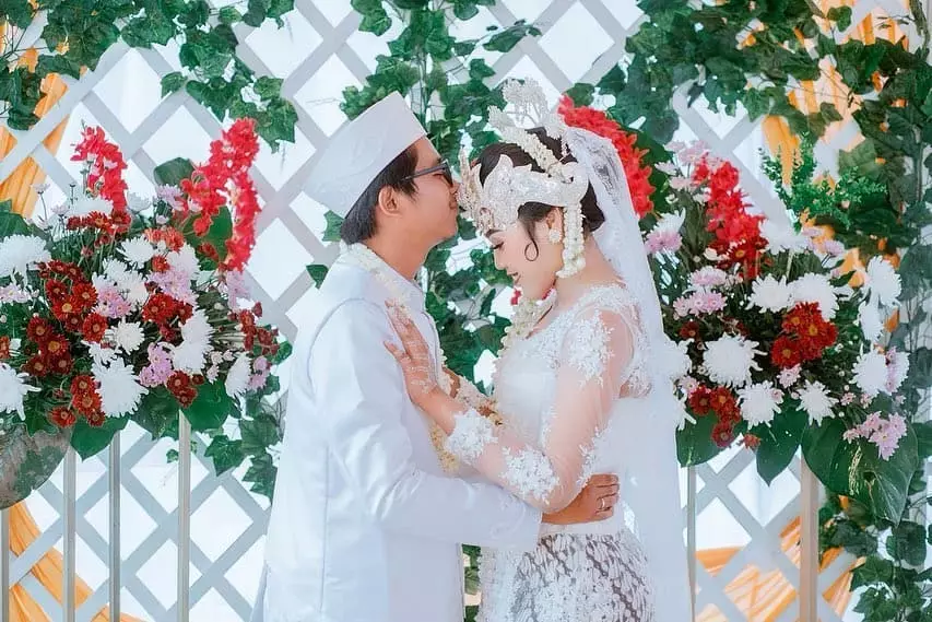 momen pernikahan doni salmanan dengan mantan istri © instagram