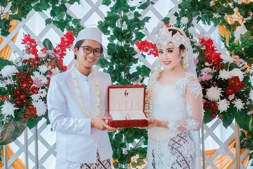 momen pernikahan doni salmanan dengan mantan istri © instagram