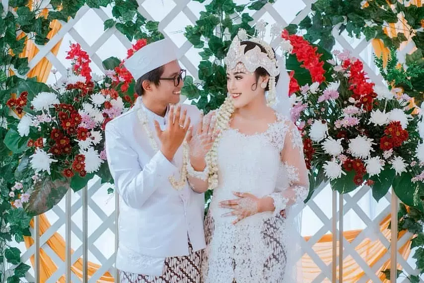 momen pernikahan doni salmanan dengan mantan istri © instagram