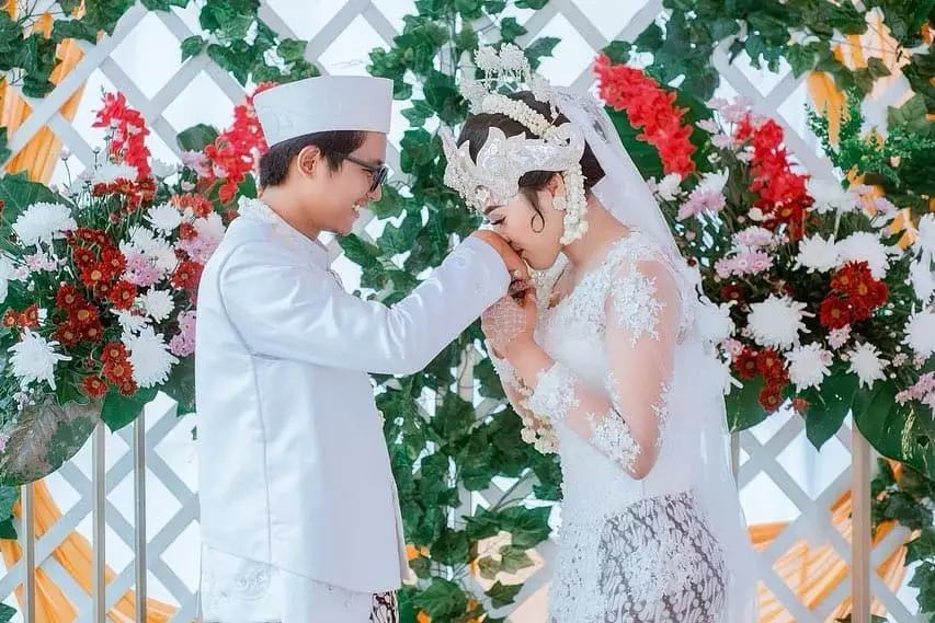 momen pernikahan doni salmanan dengan mantan istri © instagram