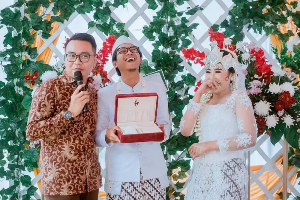 momen pernikahan doni salmanan dengan mantan istri © instagram