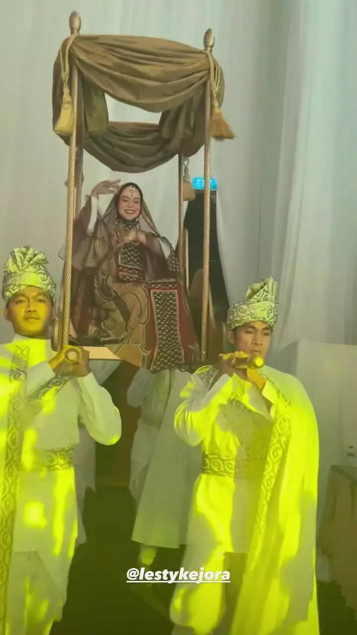 pesona lesty kejora kenakan lehenga © berbagai sumber