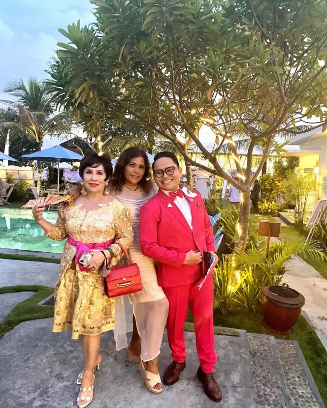 pesona seleb usia 50an dampingi anak menikah © instagram