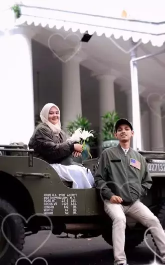 Momen Ridwan Kamil jadi fotografer prewedding dadakan © Instagram Momen Ridwan Kamil jadi fotografer prewedding dadakan © Instagram