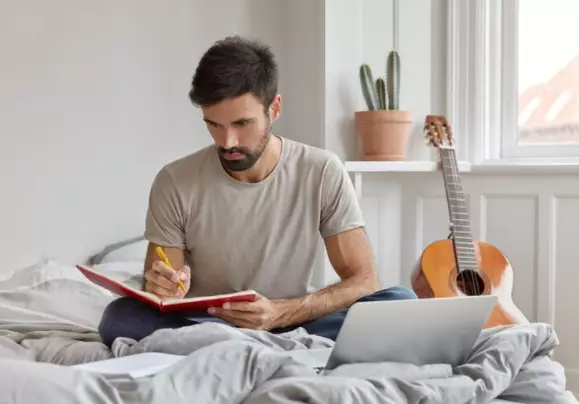 Teks narasi adalah  © 2022 berbagai sumber  Teks narasi adalah  © 2022 berbagai sumber