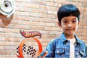 Bertema Hot Wheels, 8 potret detail kue ultah Jan Ethes ini kece