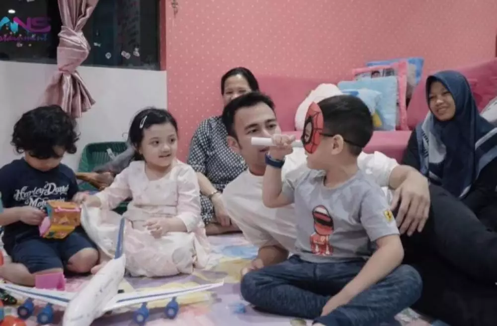 Potret kebersamaan Rafathar dan Arsy © berbagai sumber
