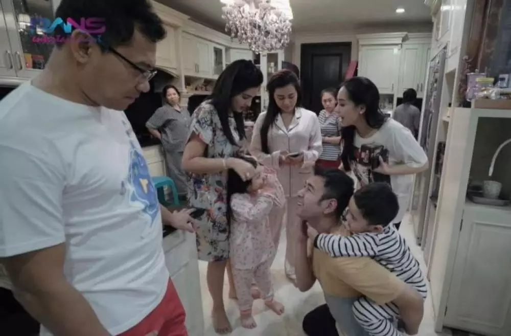 Potret kebersamaan Rafathar dan Arsy © berbagai sumber