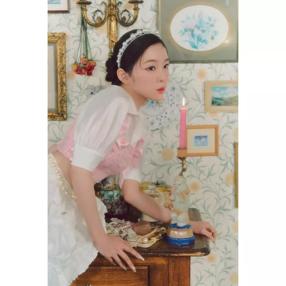 Potret teaser Irene Red Velvet untuk album terbaru © Instagram Potret teaser Irene Red Velvet untuk album terbaru © Instagram