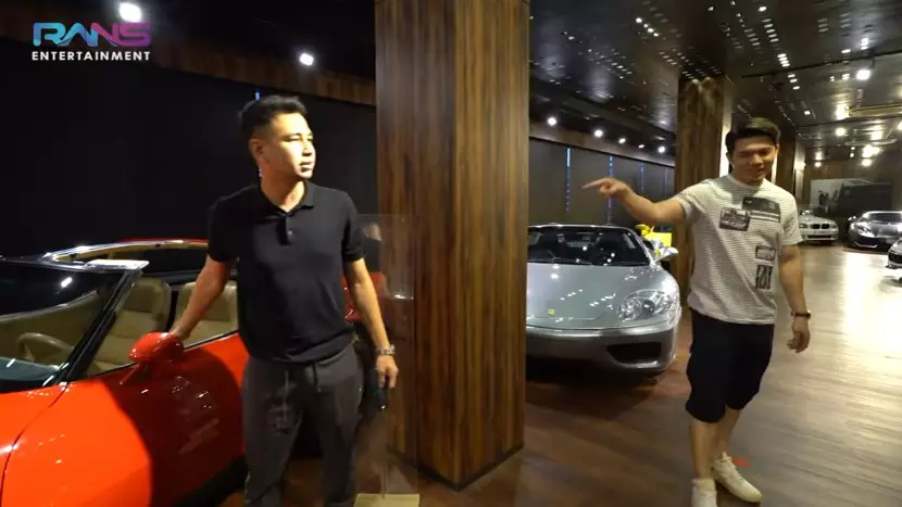 Momen Raffi Ahmad belikan Irwansyah mobil © YouTube