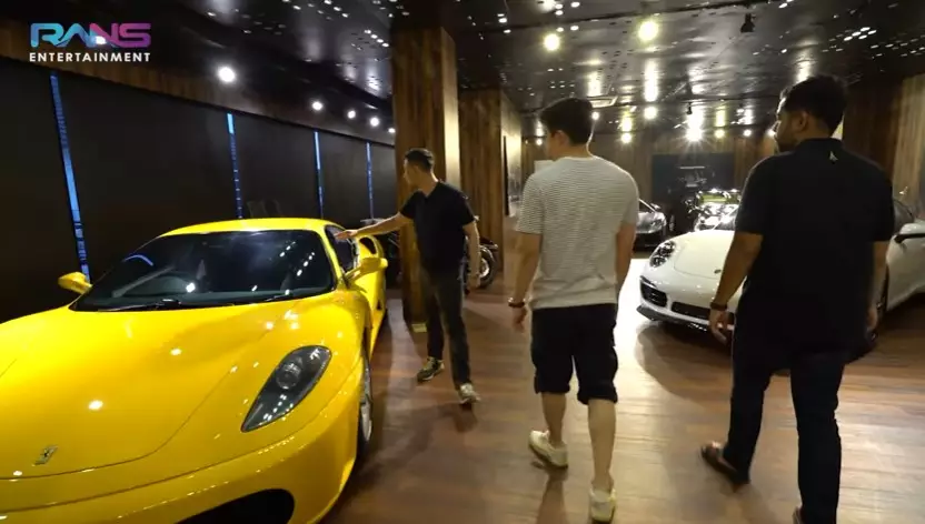 Momen Raffi Ahmad belikan Irwansyah mobil © YouTube