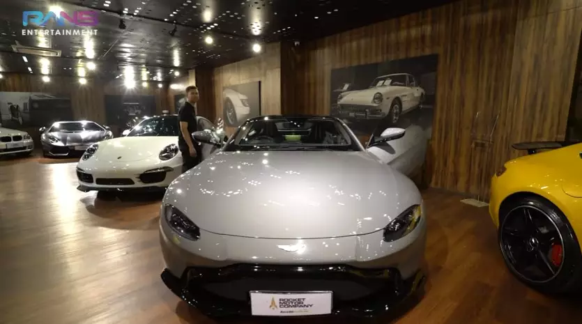 Momen Raffi Ahmad belikan Irwansyah mobil © YouTube