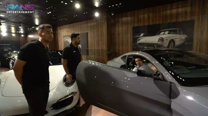 Momen Raffi Ahmad belikan Irwansyah mobil © YouTube