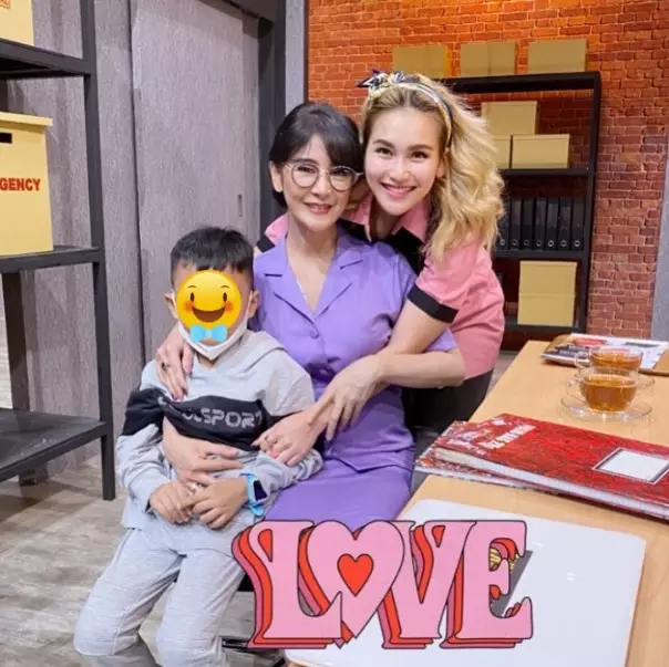 Uut Permatasari tetap aktif sebagai ibu Bhayangkari © Instagram