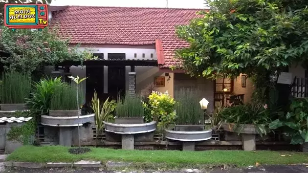 potret rumah masa kecil Maia Estianty di Surabaya © YouTube