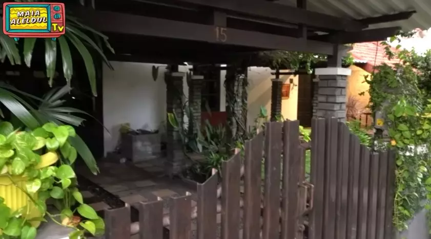 potret rumah masa kecil Maia Estianty di Surabaya © YouTube