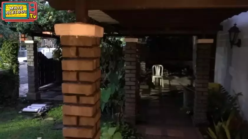 potret rumah masa kecil Maia Estianty di Surabaya © YouTube