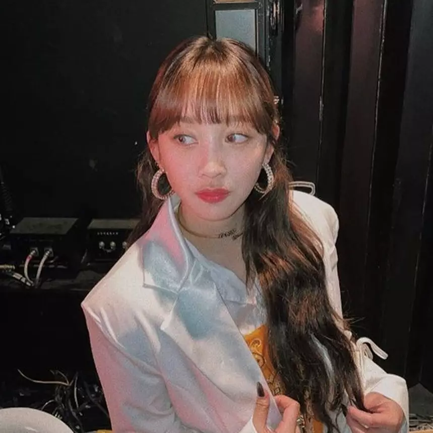 4 Rahasia perawatan wajah sehari-hari Dita Karang, gunakan face wipes