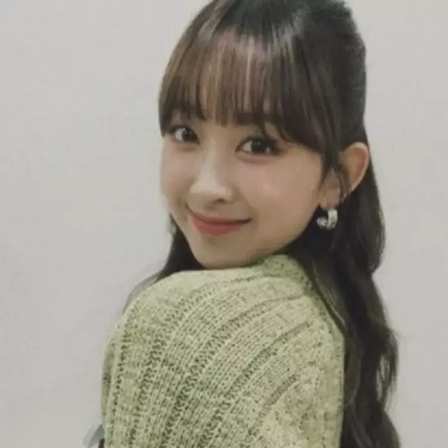 12 Potret predebut member Secret Number, paras cantik Dita Karang khas