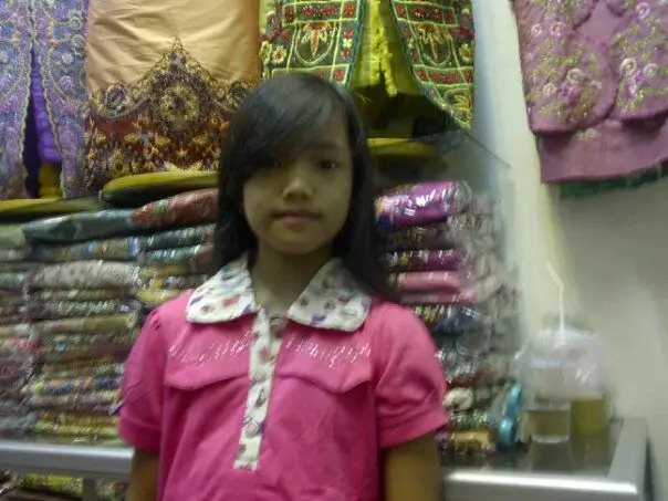 Fuji jaga toko kain © Facebook