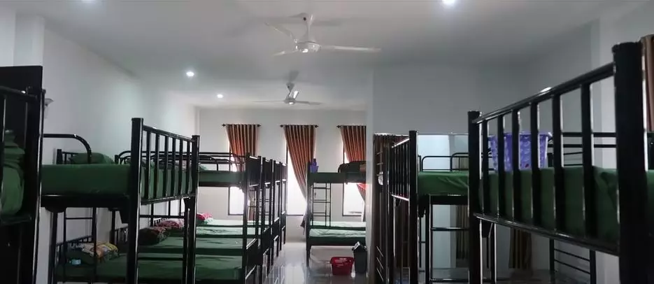 rumah ayah Ria Ricis jadi pesantren © YouTube