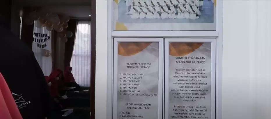 rumah ayah Ria Ricis jadi pesantren © YouTube