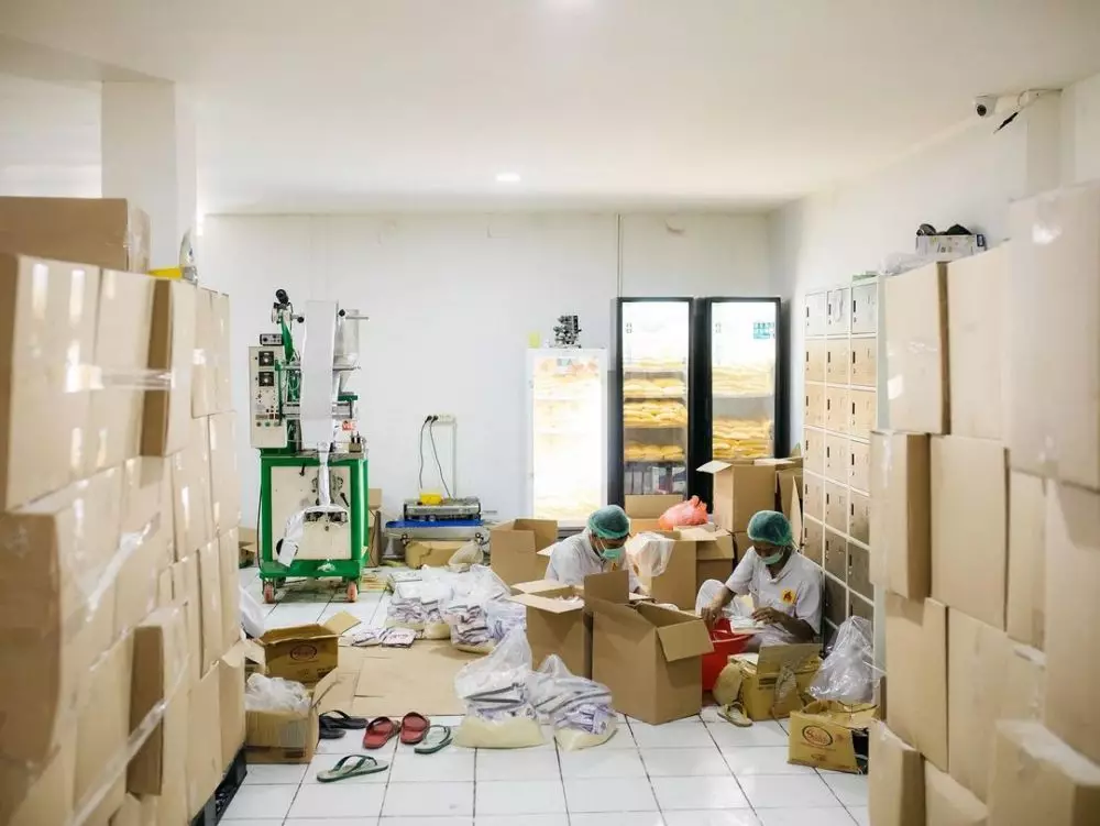 Potret pabrik Geprek Bensu Instagram