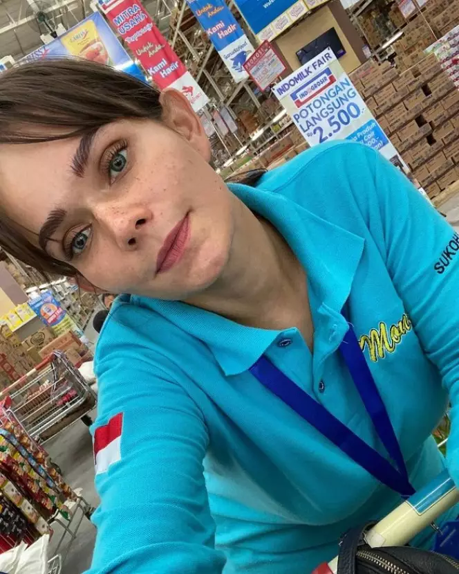 potret terbaru Dewi Natalia eks pemain TOP © Instagram