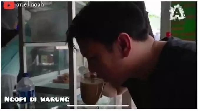 Gaya 5 vokalis band makan pinggir jalan Berbagai sumber