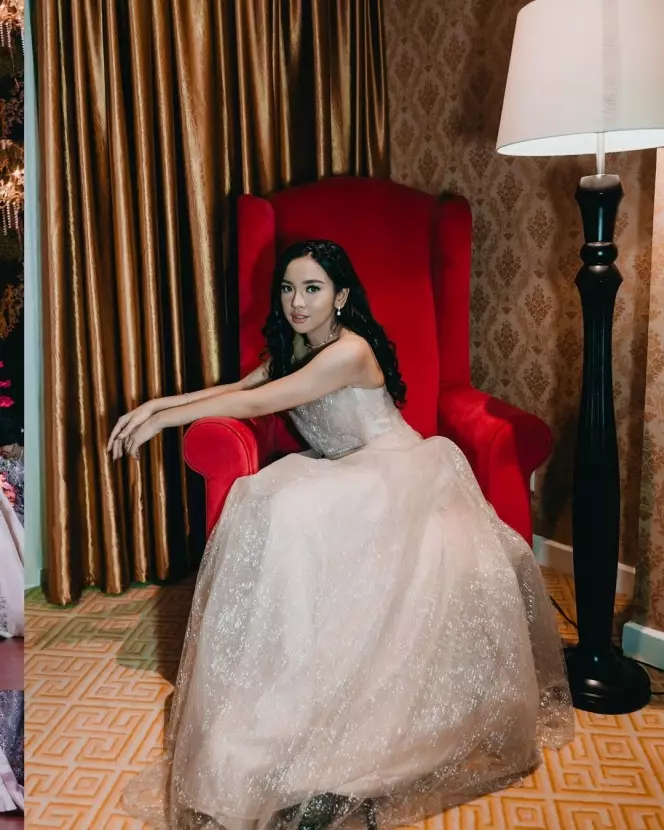 Pesona Lyodra nyanyi di nikahan © Instagram