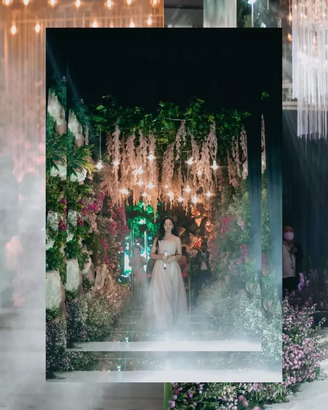 Pesona Lyodra nyanyi di nikahan © Instagram