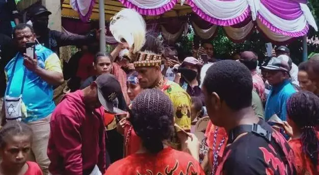 Momen lamaran Ricky Kambuaya © berbagai sumber