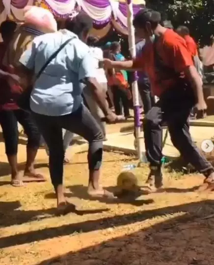 Momen lamaran Ricky Kambuaya © berbagai sumber