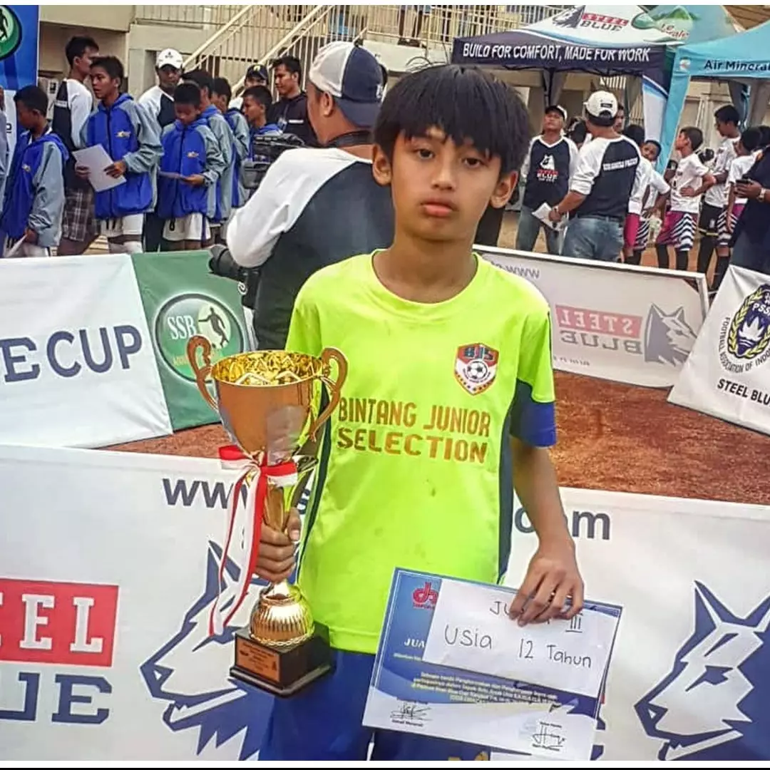 11 Potret Dhofin, putra Ibnu Jamil yang jadi atlet sepak bola