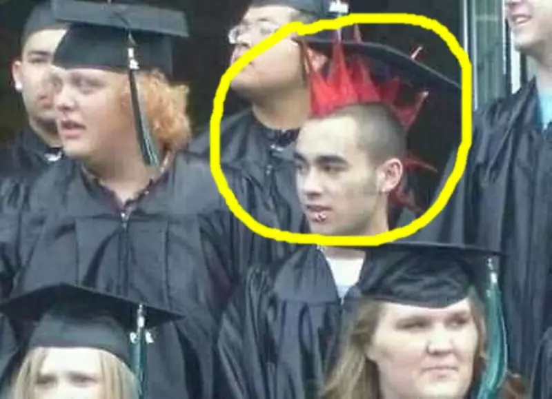 beda gaya sendiri saat foto bareng © Instagram