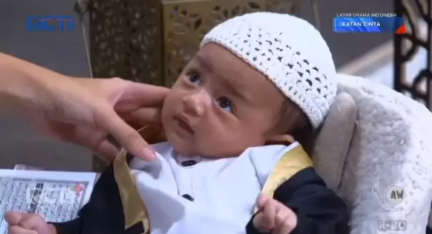 Pemotretan newborn Askara anak Andin © Instagram Pemotretan newborn Askara anak Andin © Instagram